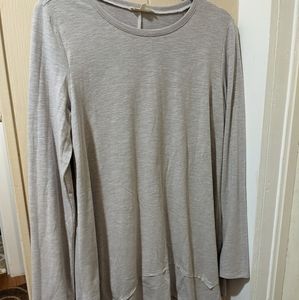 Easel shark bite hem top 😍